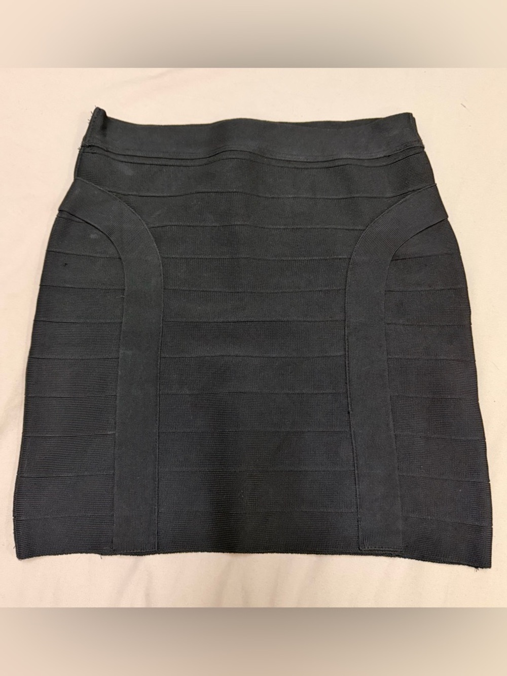 2/$40 🌺 GUESS Bandage Mini Skirt
